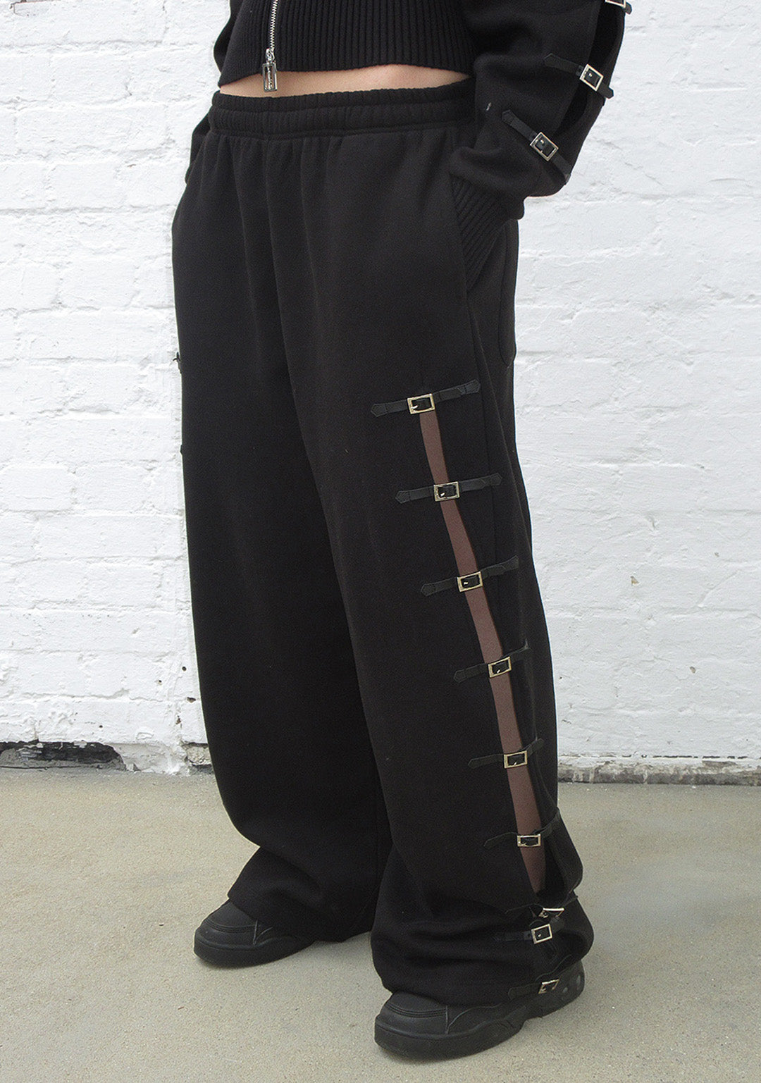 CRUSH BUCKLE OVERSIZED SWEATPANTS BLACK