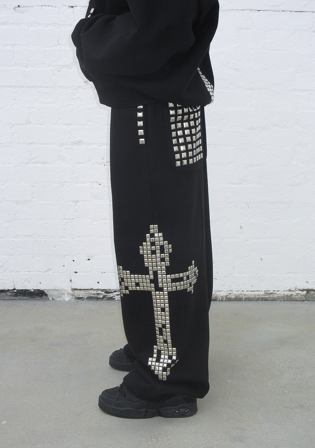 FAITHFUL STUDDED OVERSIZED SWEATPANTS BLACK