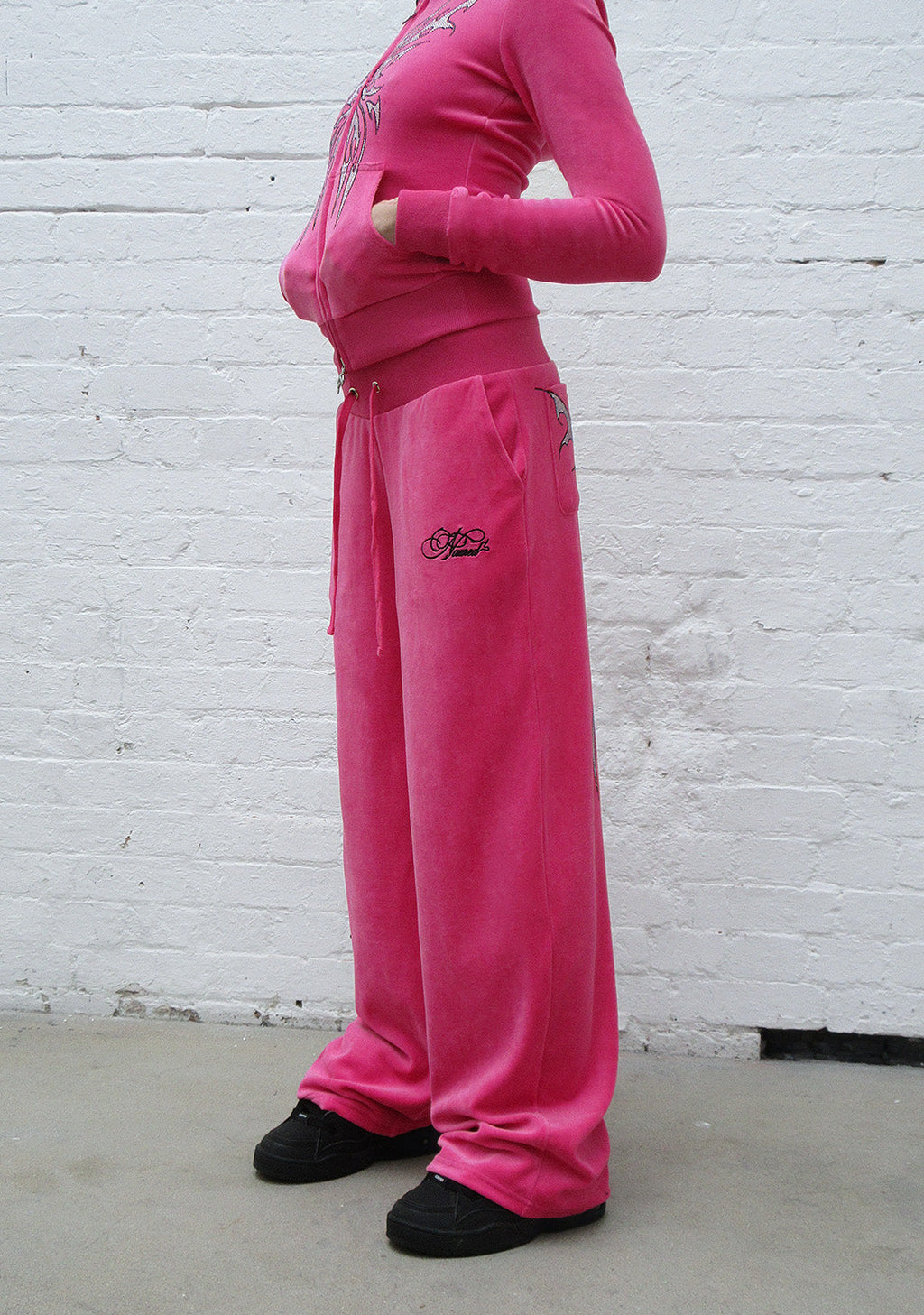 IDOL RHINESTONE VELOUR SWEATPANTS HOT PINK