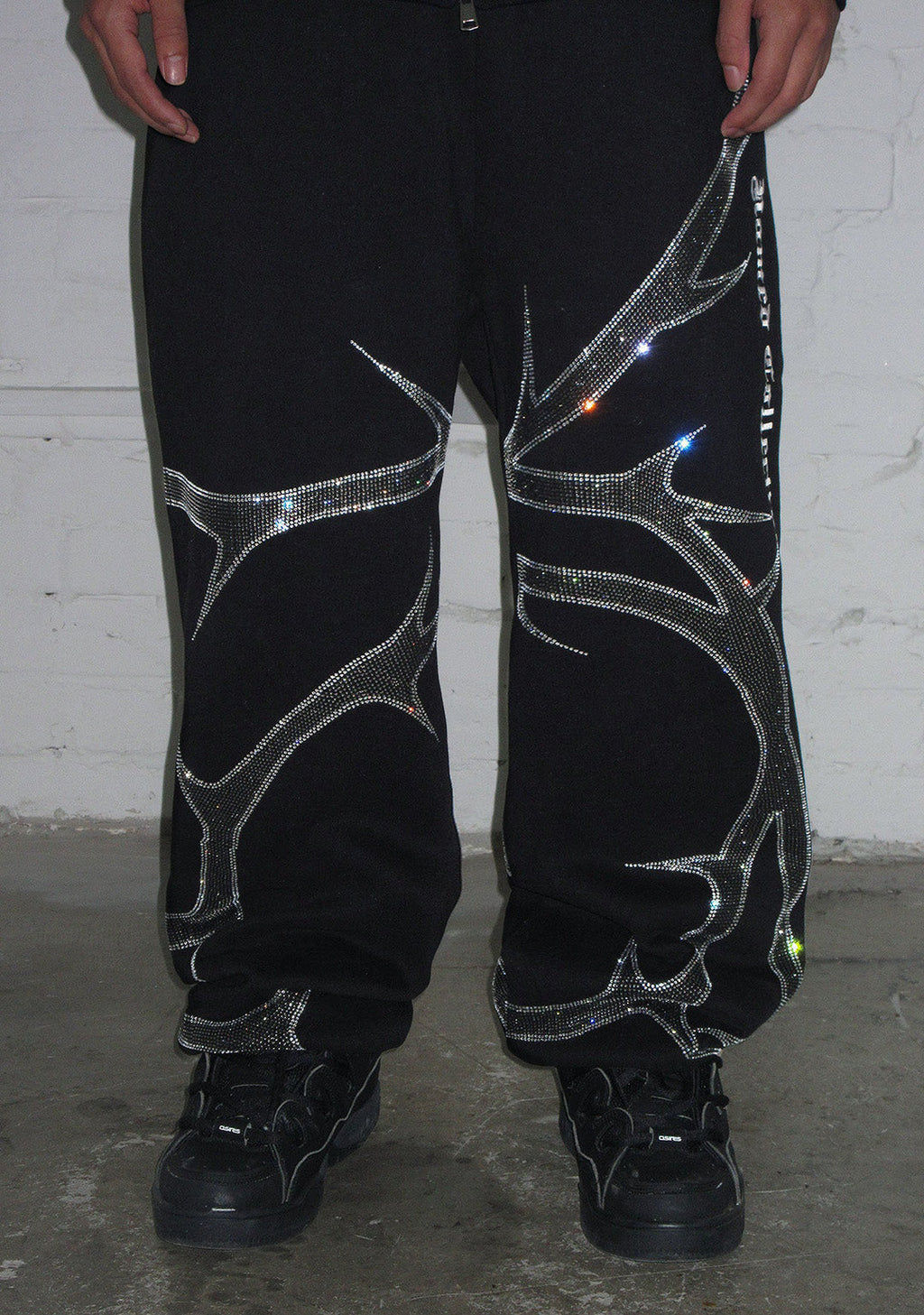 THORN RHINESTONE SWEATPANTS BLACK