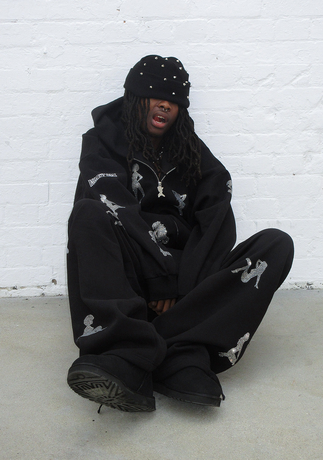 UNREALISTIC IDEALS RHINESTONE OVERSIZED SWEATPANTS BLACK