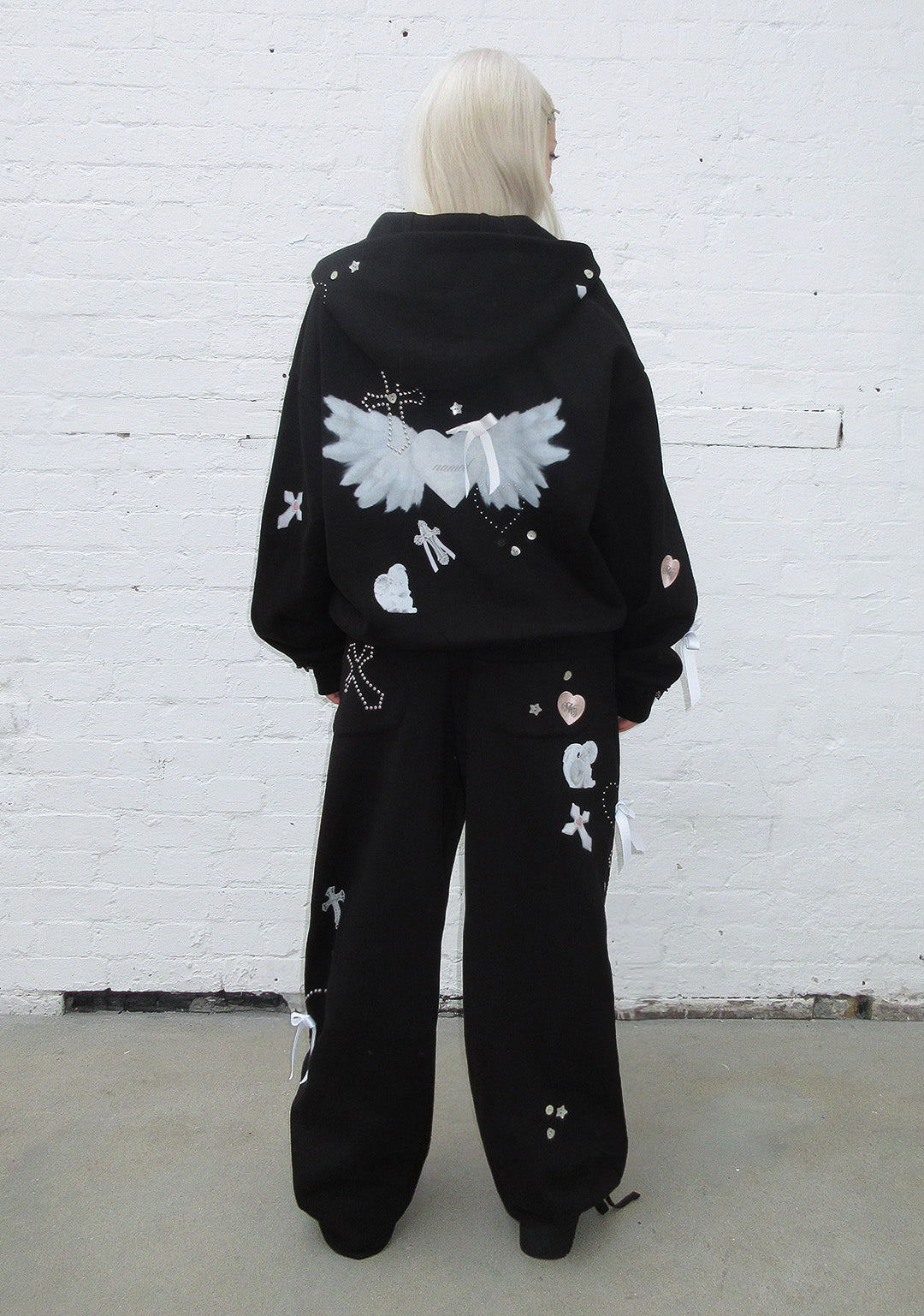 WHISPER OVERSIZED SWEATPANTS BLACK